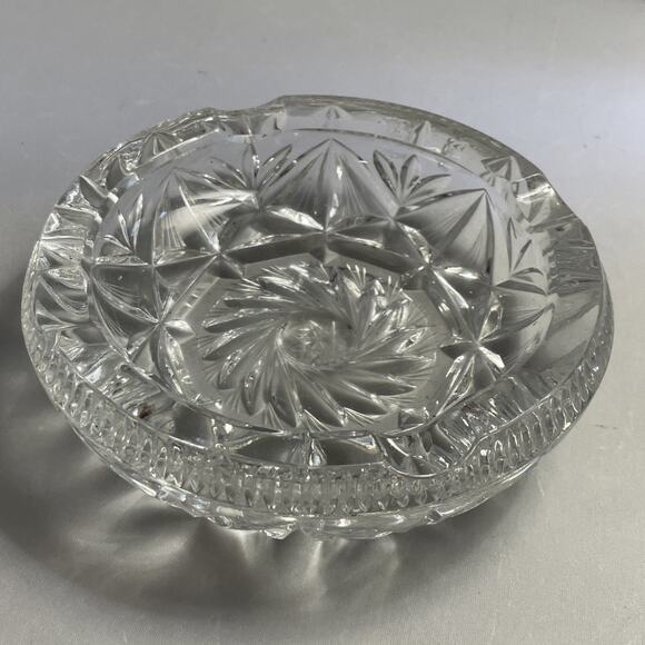 Vintage Crystal Cut Clear Glass Cigar Cigarette Ashtray 5‎ 1/2” Heavy - Picture 2 of 5